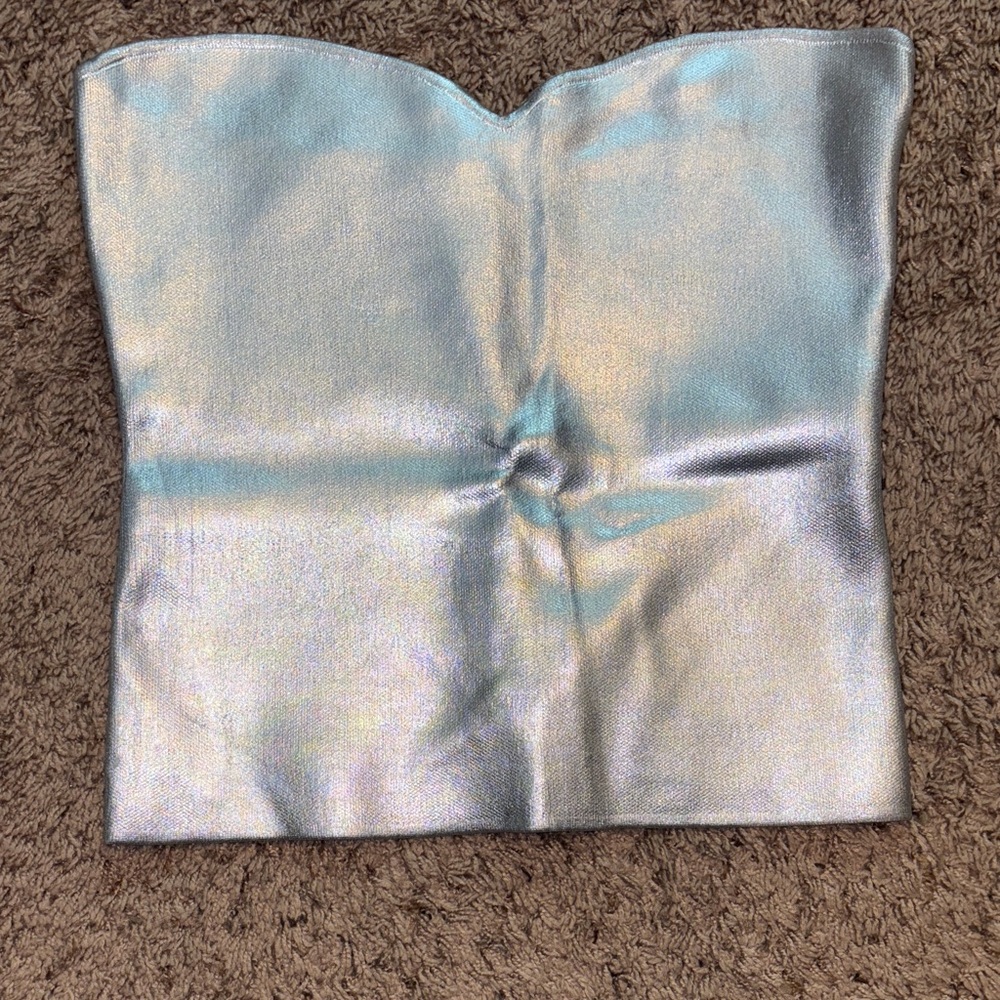 Silver Metallic Strapless Crop Top - Picture 3 of 5